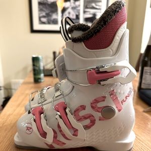 Rossignol Fun Girls ski boots sz 19.5 worn only a few times